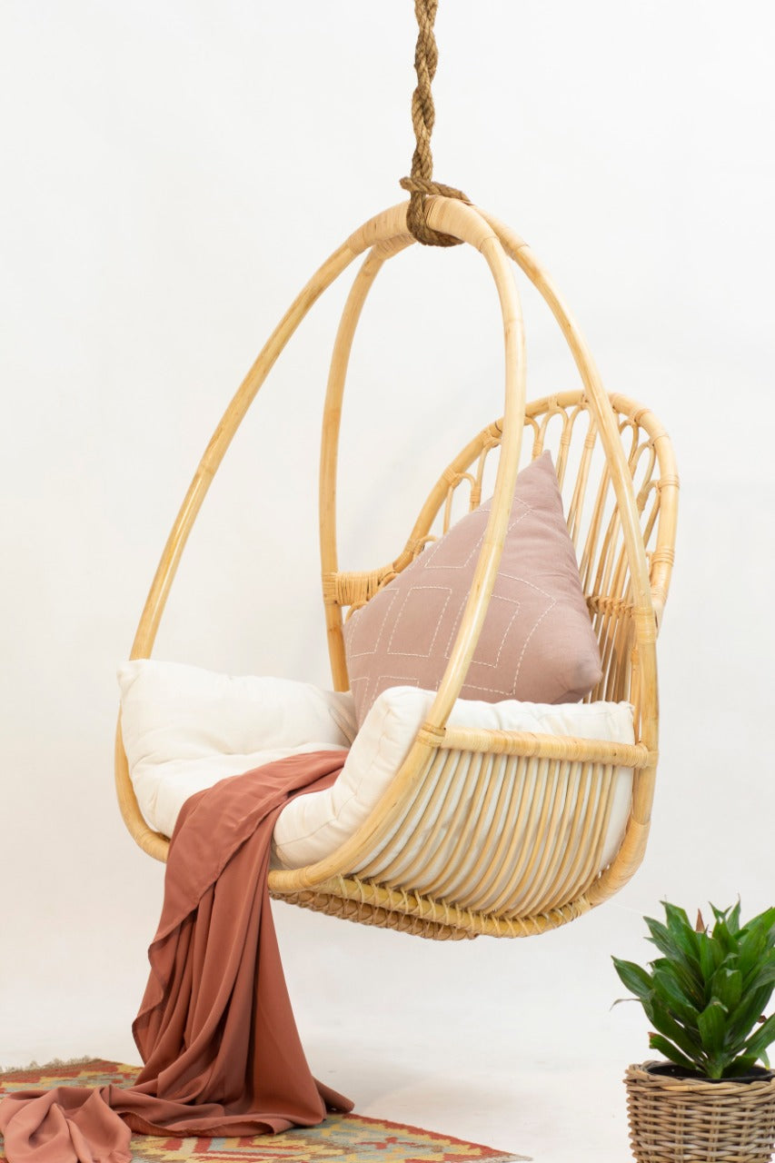 Rattan hanging chair Jorg – handmade in Bali, boho style
