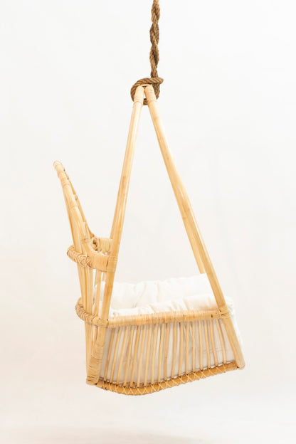 Rattan hanging chair Jorg – boho furniture, handwoven and handmade in Bali
