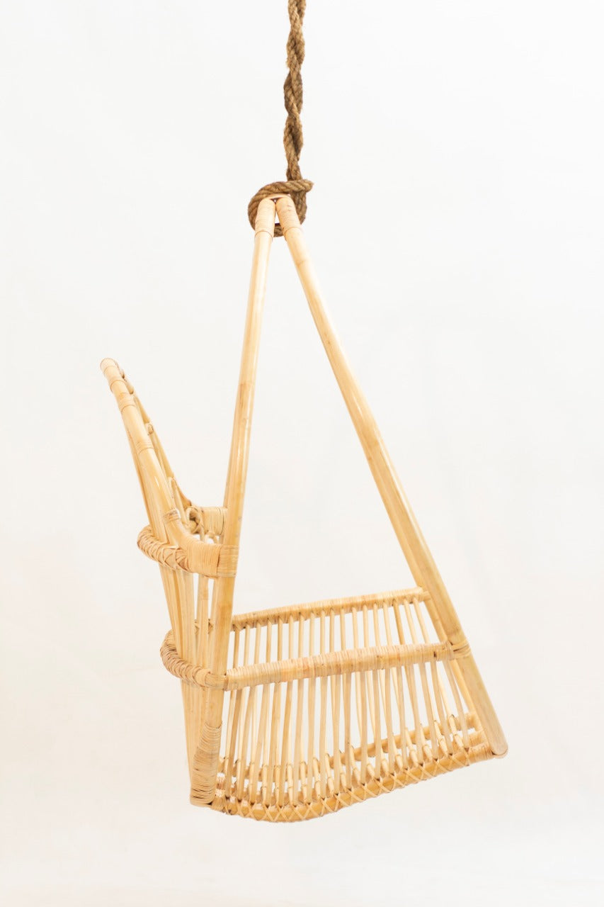 Rattan hanging chair Jorg – handmade in Bali, boho style