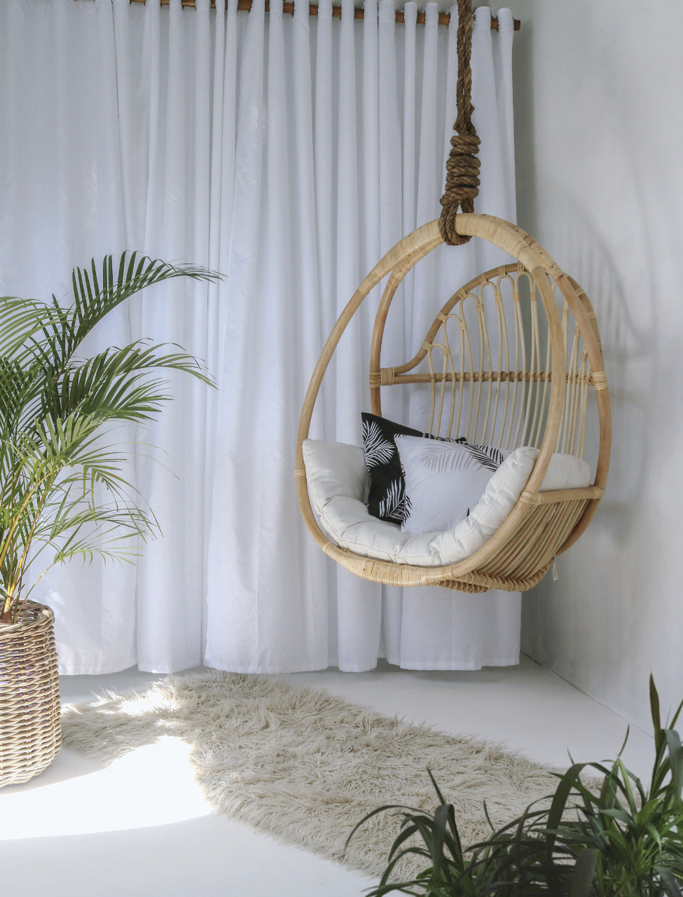 Handmade rattan hanging chair – the Jorg, boho furniture made in Bali