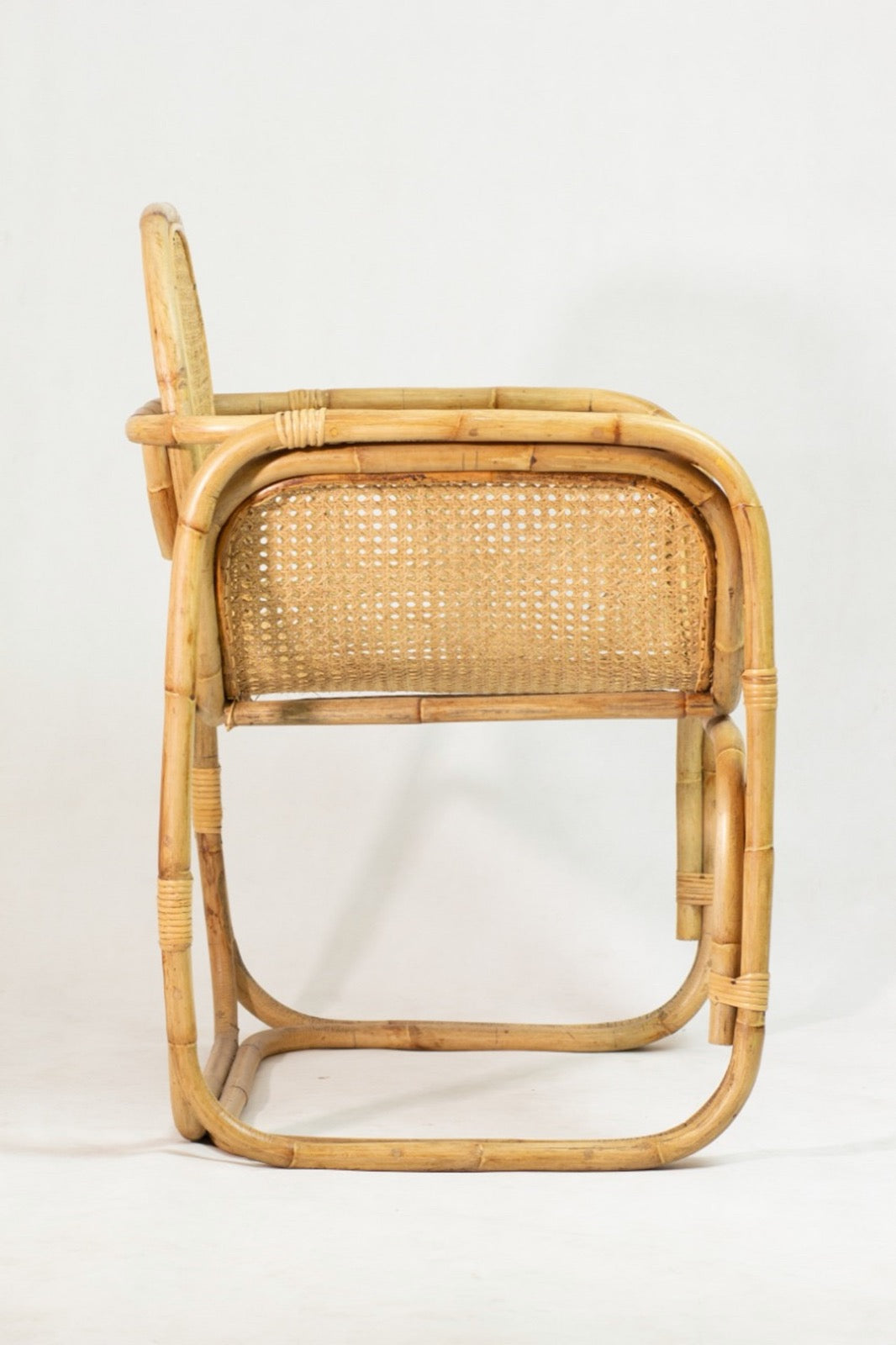 Rattan lounge chair Marte – boho furniture, handwoven and handmade in Bali