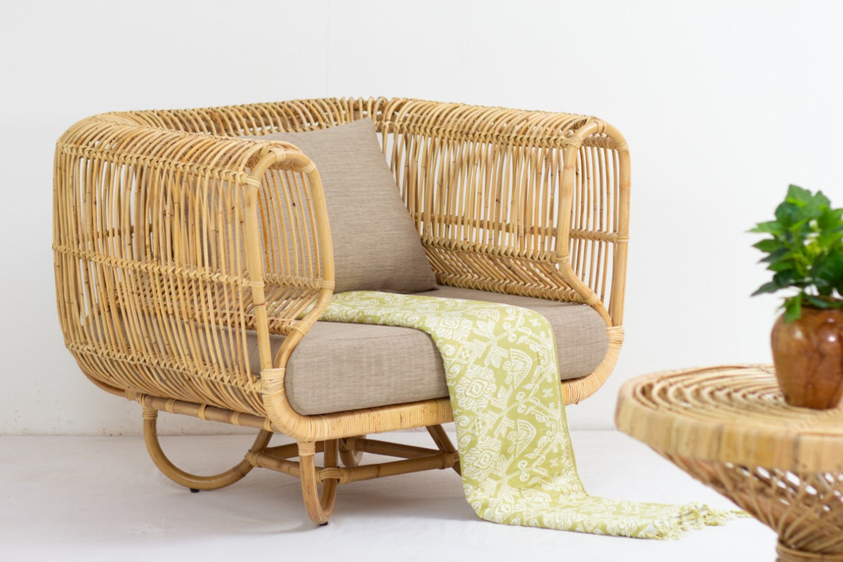 Minneapolis One Seater With Cushion Seat And Pillows
