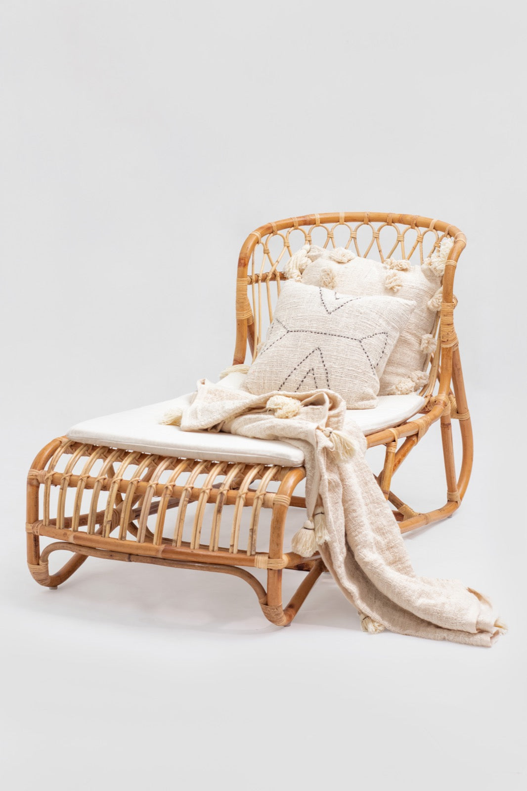 Handcrafted rattan sun lounger – Charlotta, boho furniture from BaliSouk