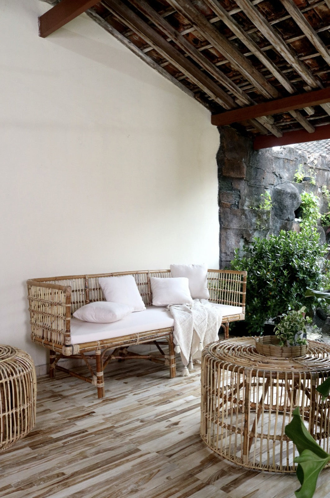 Sifnos Sofa 3 Seater Including Cushion & 6 Pillows