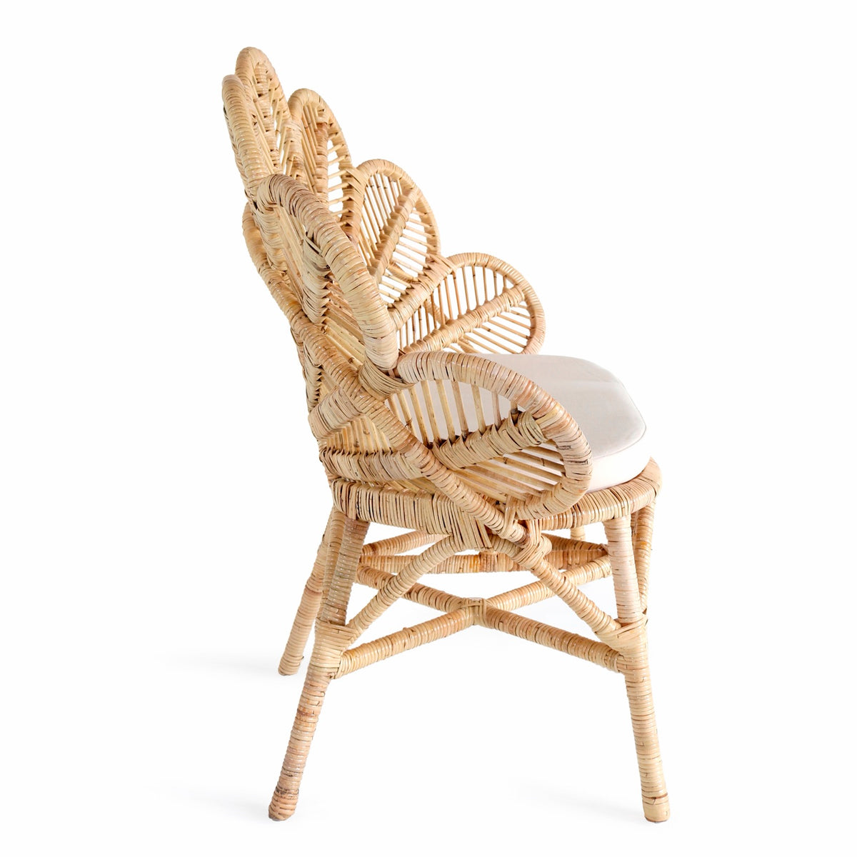 Rattan lounge chair Flower – boho furniture, handwoven and handmade in Bali