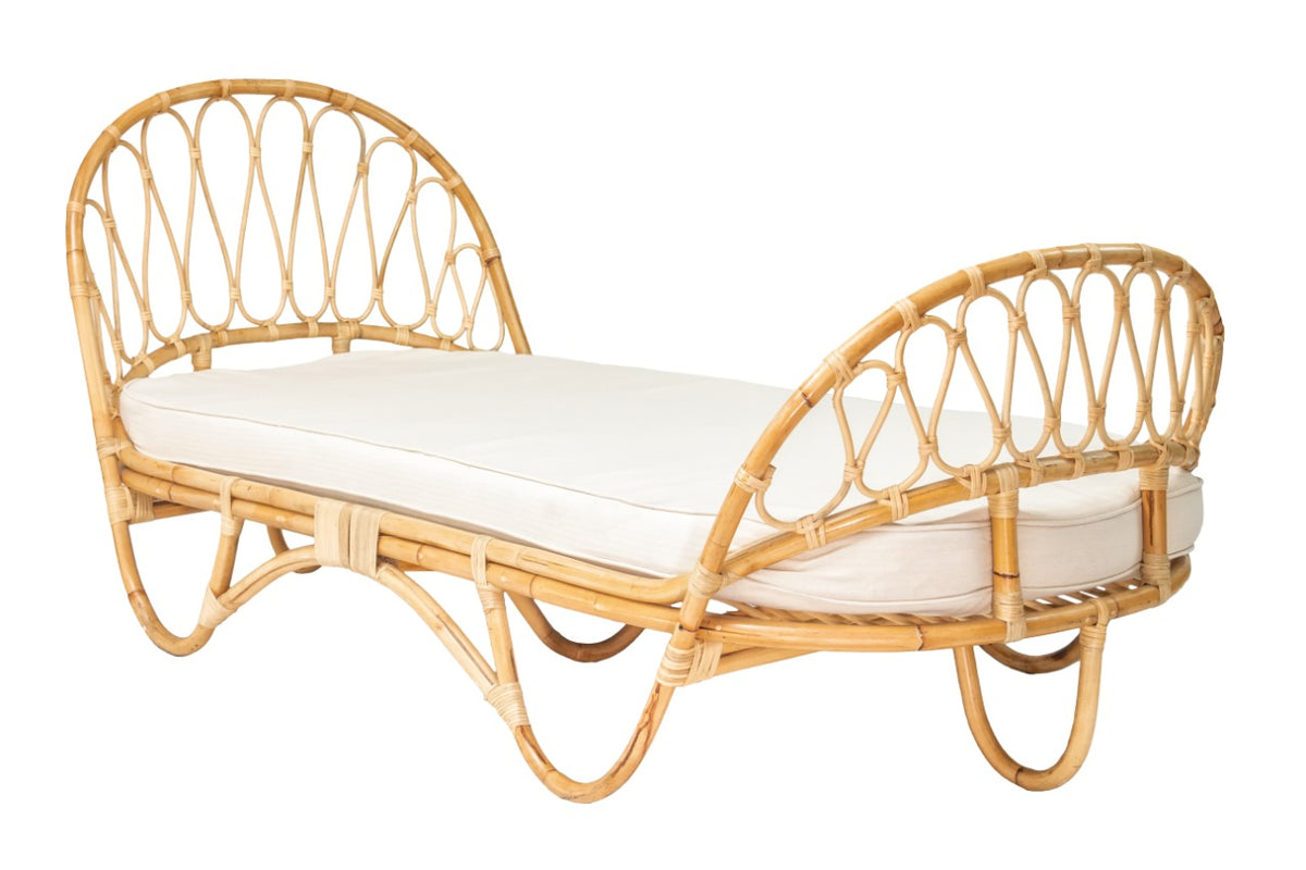 Rattan bed Sophia – boho furniture, handwoven and handmade in Bali