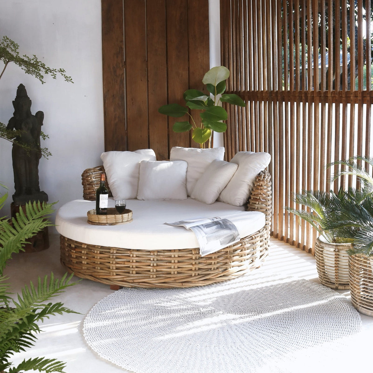 Handmade rattan daybed – the Saint Tropez, boho furniture made in Bali
