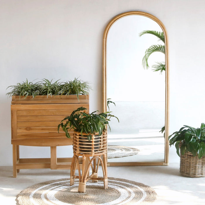 Bali Furniture – Vicky Standing Mirror – The Vicky Standing Mirror introduces an 