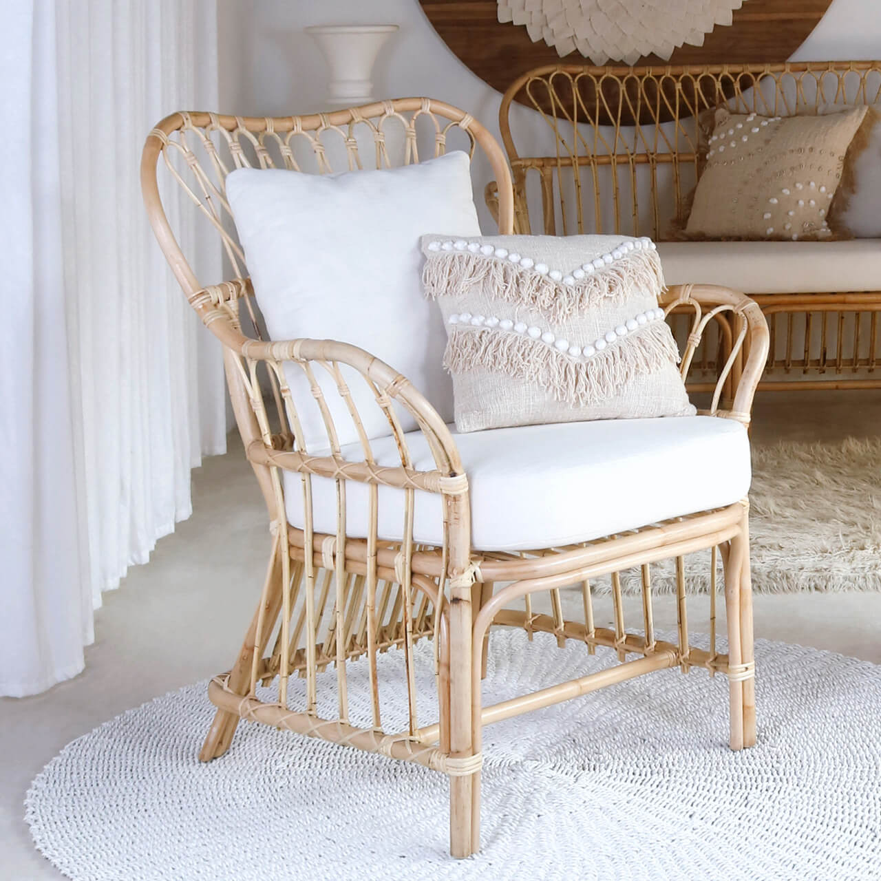 Bali Furniture – Kalimantan Arm Chair With White Cushion Seat & 1 Pillow