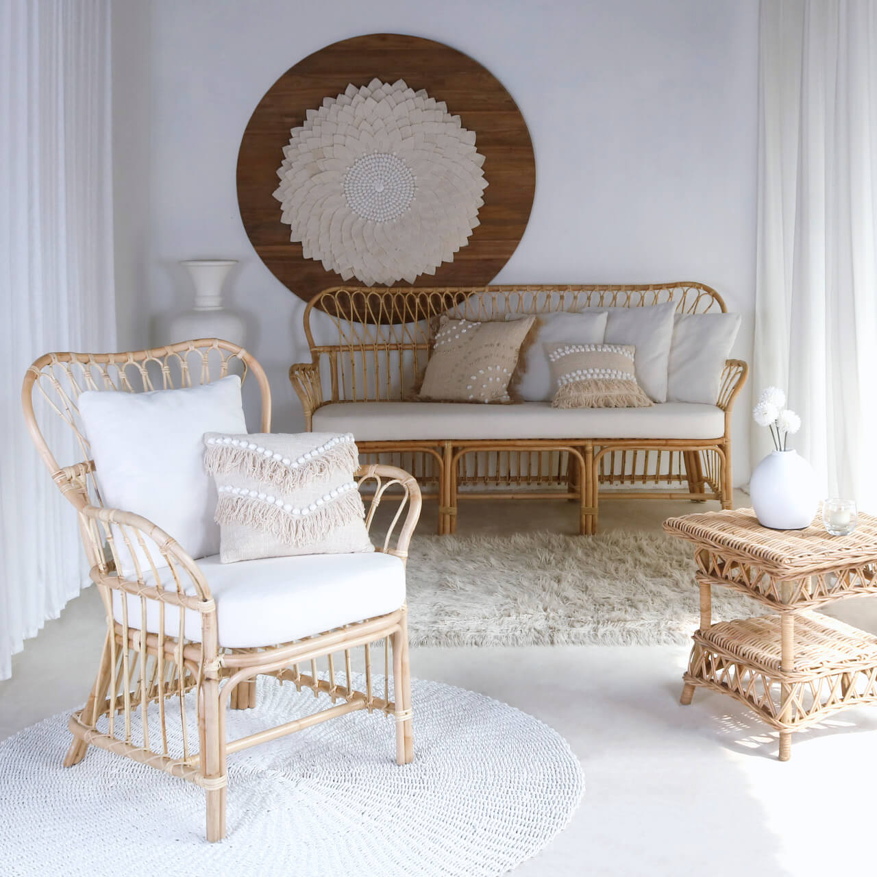 Bali Furniture – Kalimantan Arm Chair With White Cushion Seat & 1 Pillow