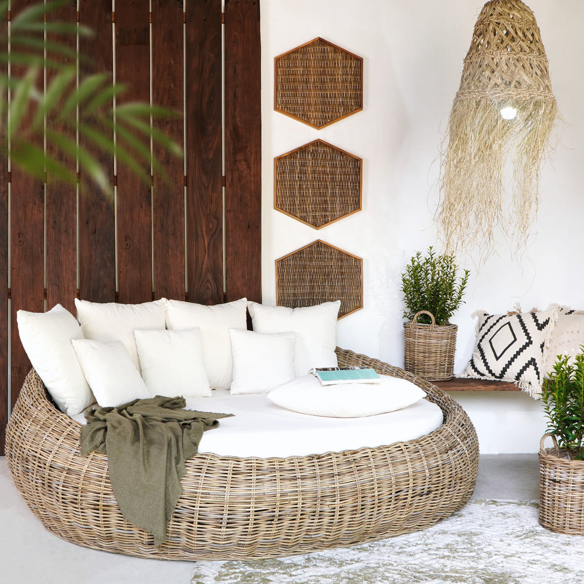 Rattan daybed Saint Petersburg – boho furniture handcrafted in Bali by BaliSouk