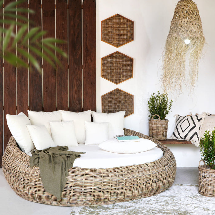 Boho mahogany and rattan daybed Saint Petersburg with white cushion and 7 pillows, set of 2, handmade in Bali