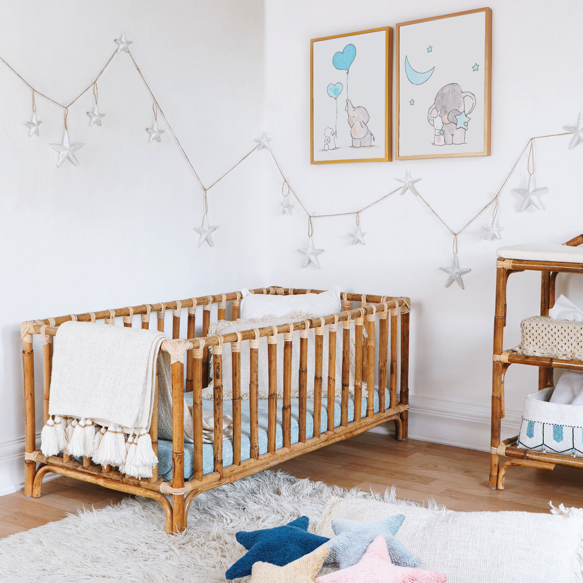 Cecil baby bed in natural materials – handmade boho furniture from Bali