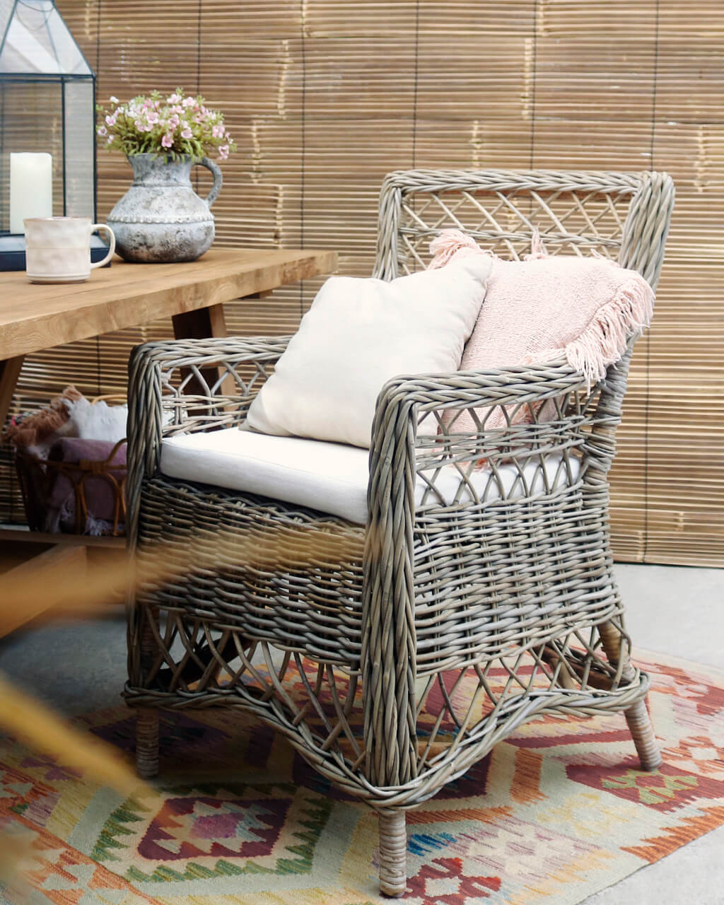 Bali Furniture – Alexander Chair With White Seat Cushion 5Cm Thickness