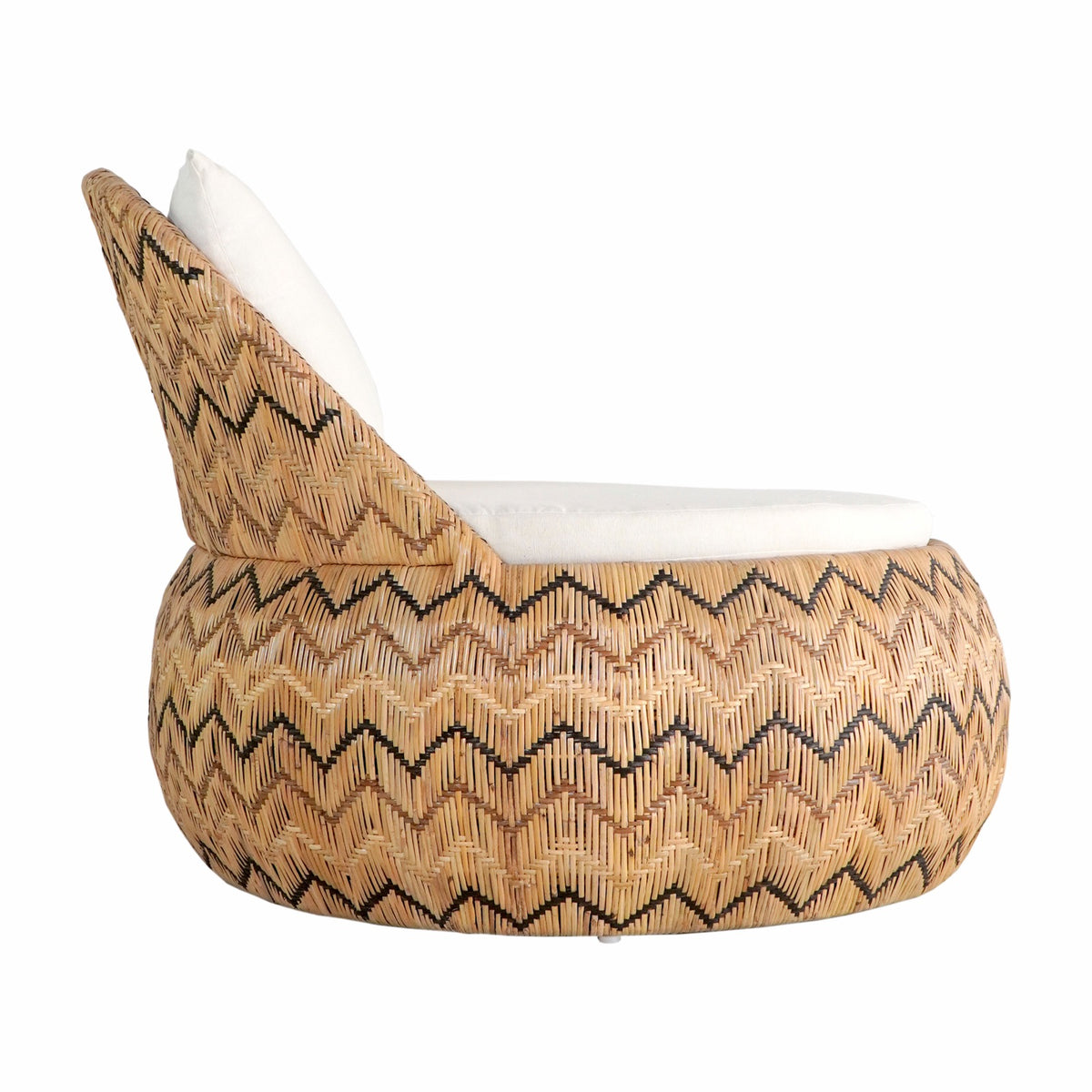Rattan lounge chair – Seroja, natural natural materials in boho style