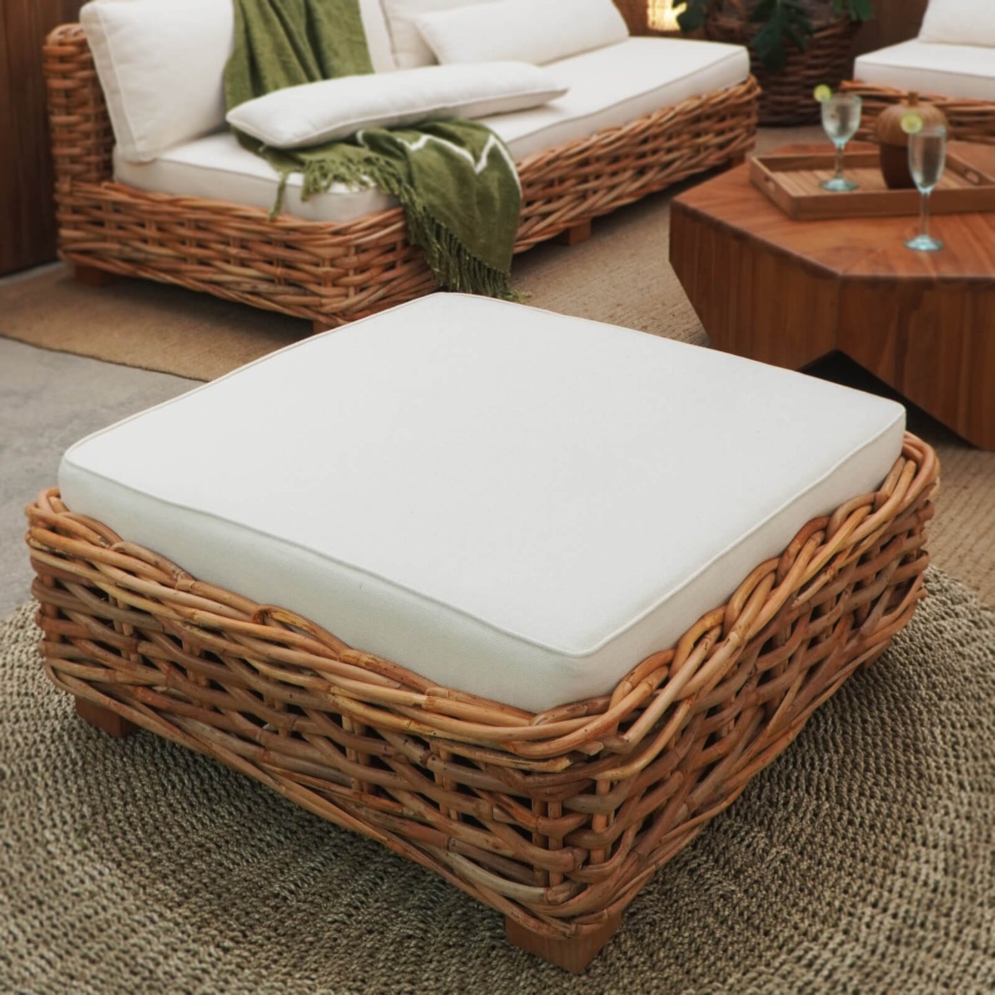 Saint Germany Living Set Of Four With White Cushon Set