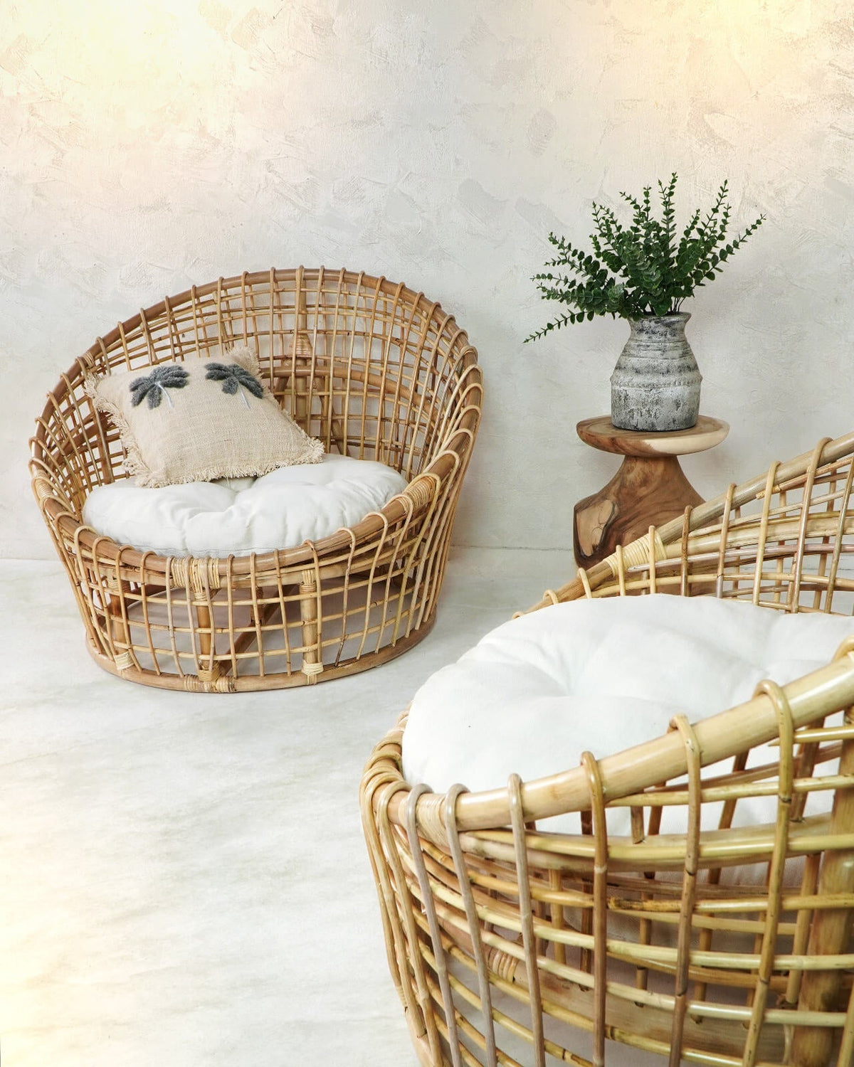 Bulan Round Chair With White Seat Cushion – Set of 2