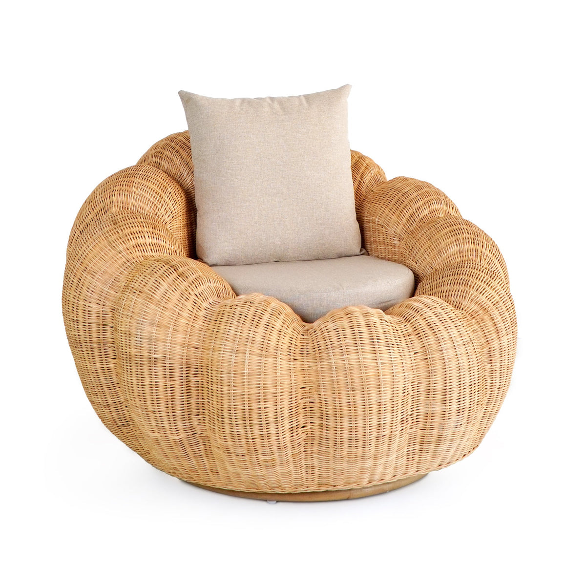 Rattan swivel chair Magnolia – boho furniture, handwoven and handmade in Bali
