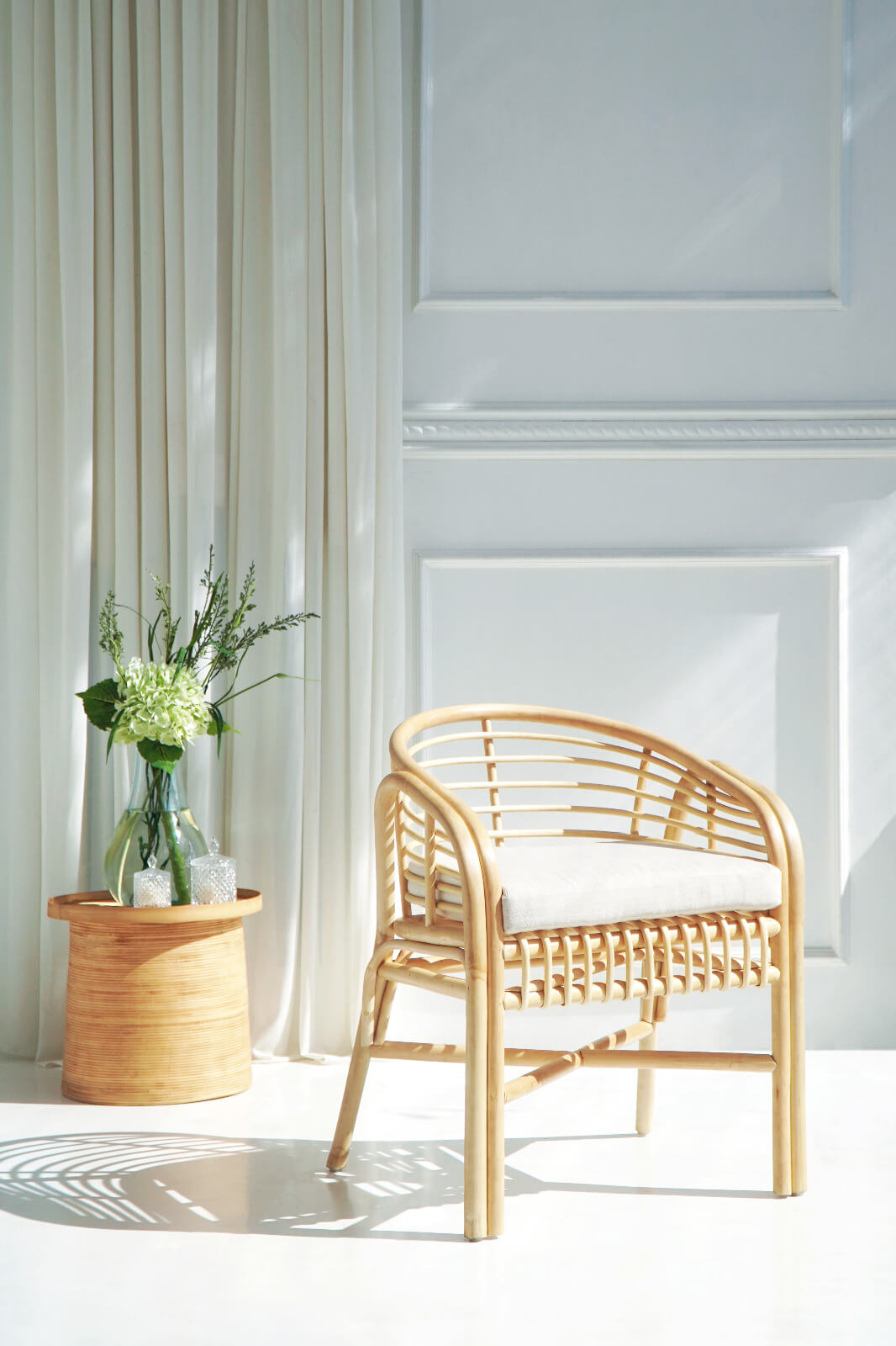 Makenzie Armchair With White Seat Cushion