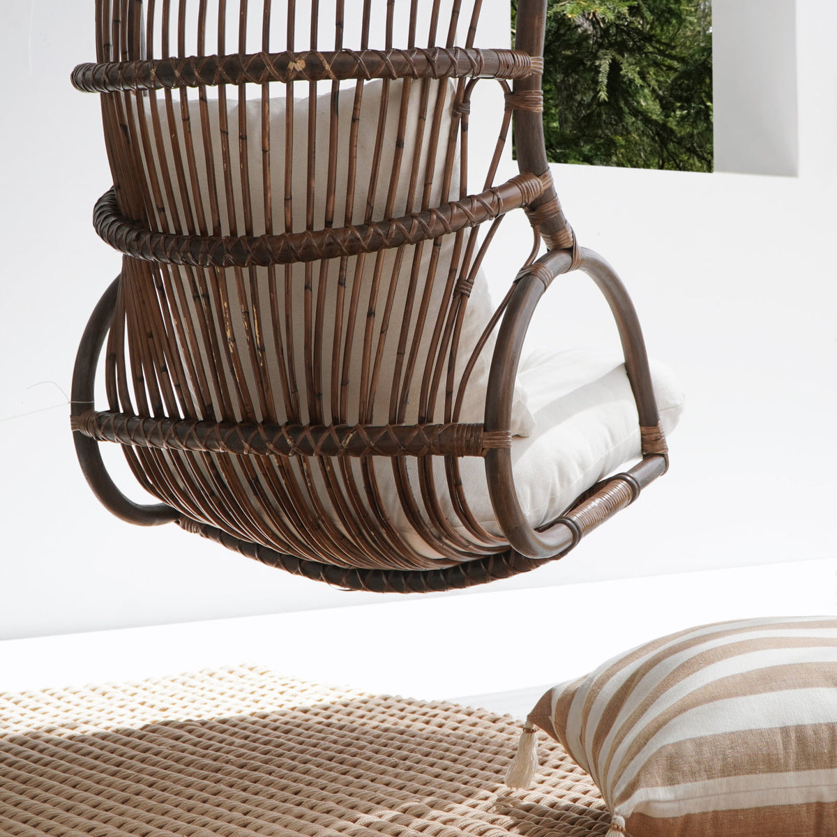 Rattan hanging chair Sergio – handmade in Bali, boho style