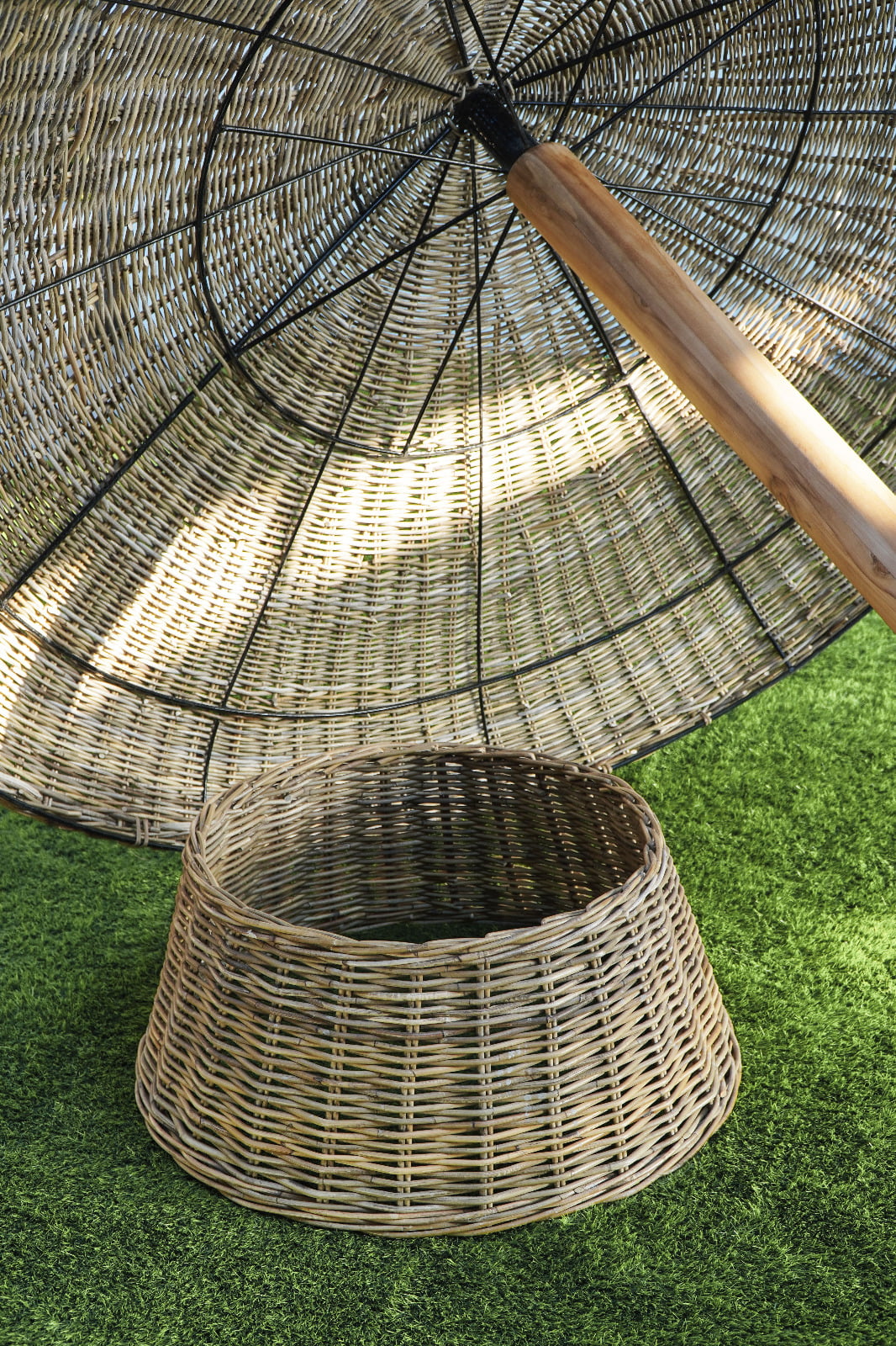 teak garden umbrella Raine – boho decor handcrafted in Bali by BaliSouk (view 6)