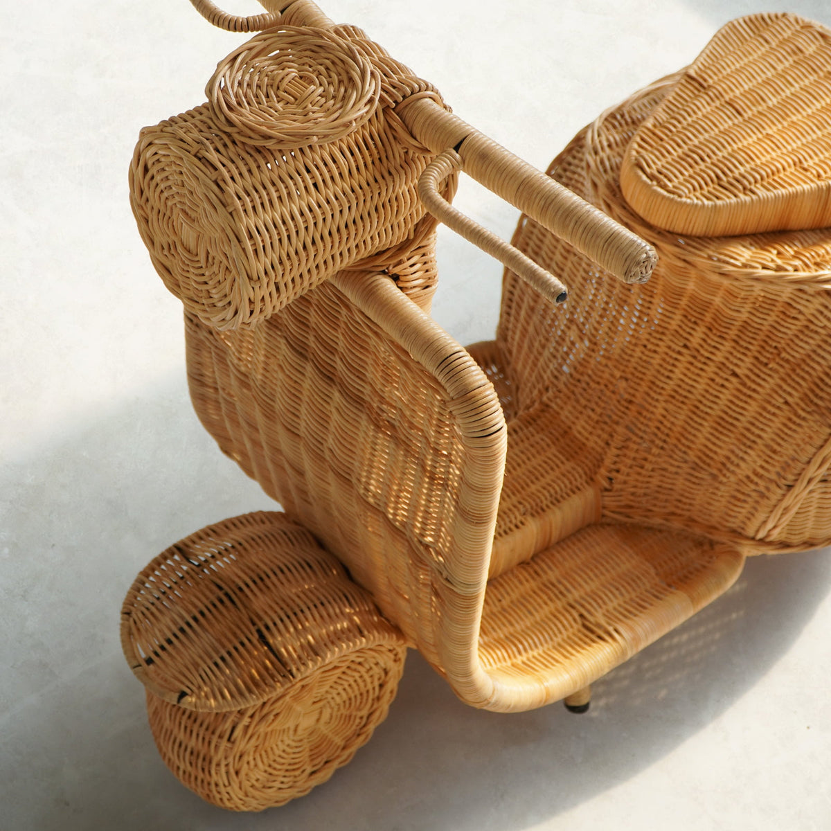 rattan chair Vespa – boho decor handcrafted in Bali by BaliSouk (view 2)