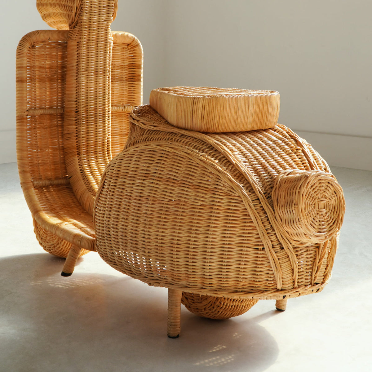 rattan chair Vespa – boho decor handcrafted in Bali by BaliSouk (view 3)