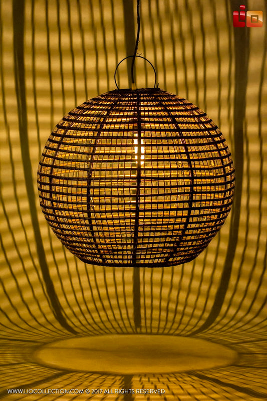 Rattan pendant light in black – handcrafted lighting from Bali