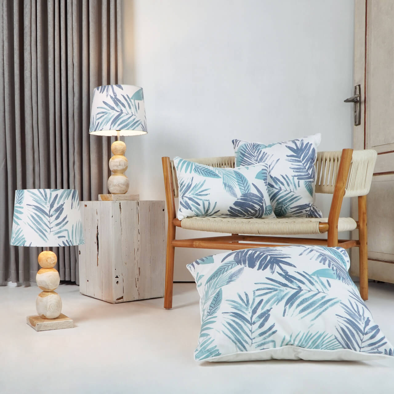 Bali Furniture – Flora Motif Table Lamp With Shade Not Inluding Electric Cable