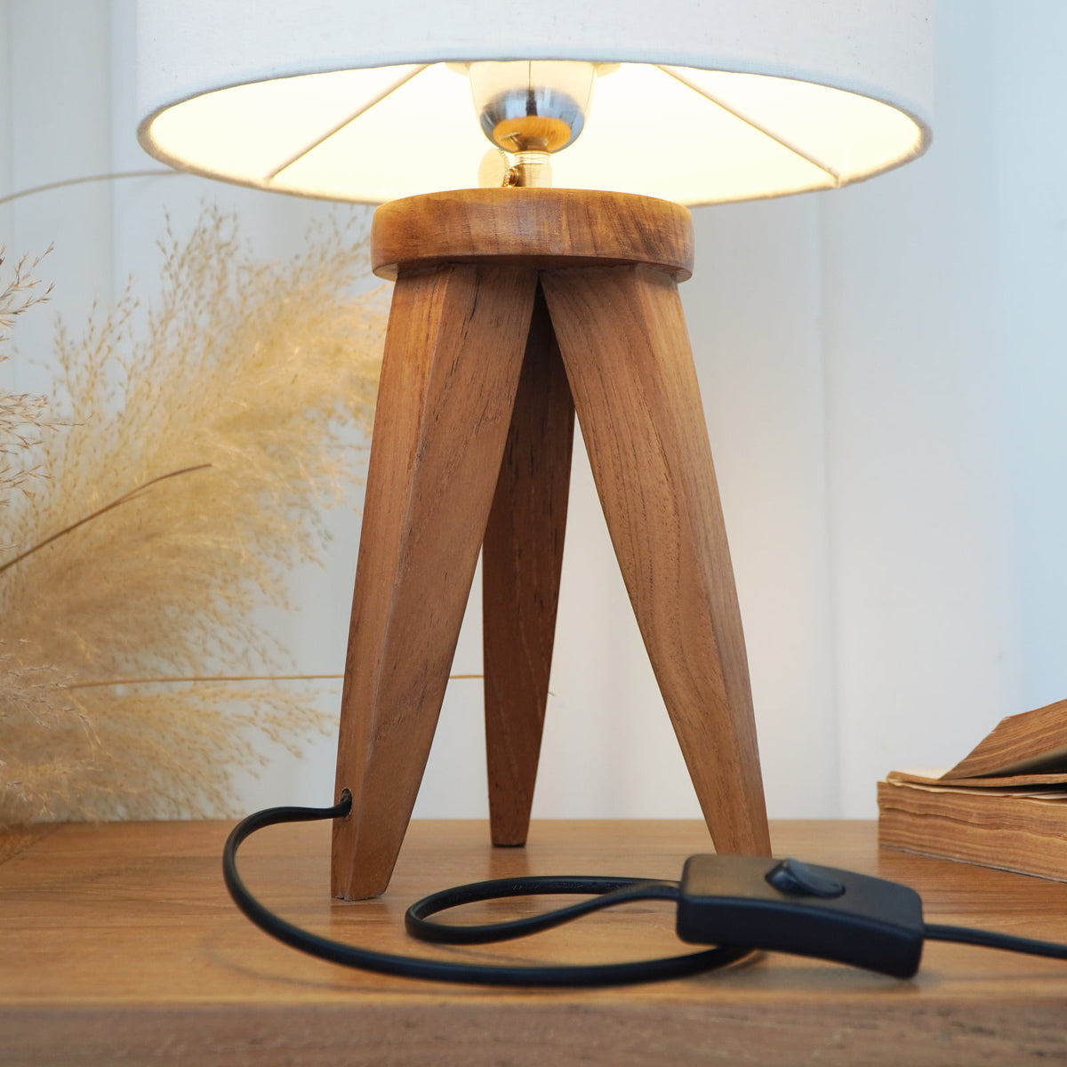 Faro – natural materials table lamp, boho decor from Bali