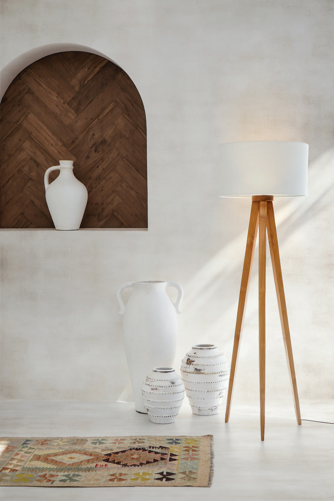 Teak floor lamp Alaula Standing – boho decor, handwoven and handmade in Bali