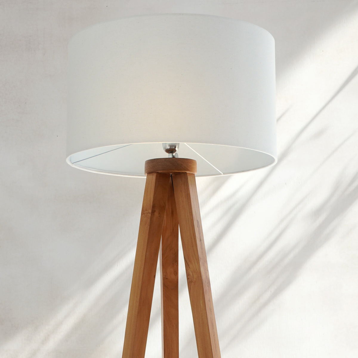Alaula Standing – natural materials floor lamp, boho decor from Bali