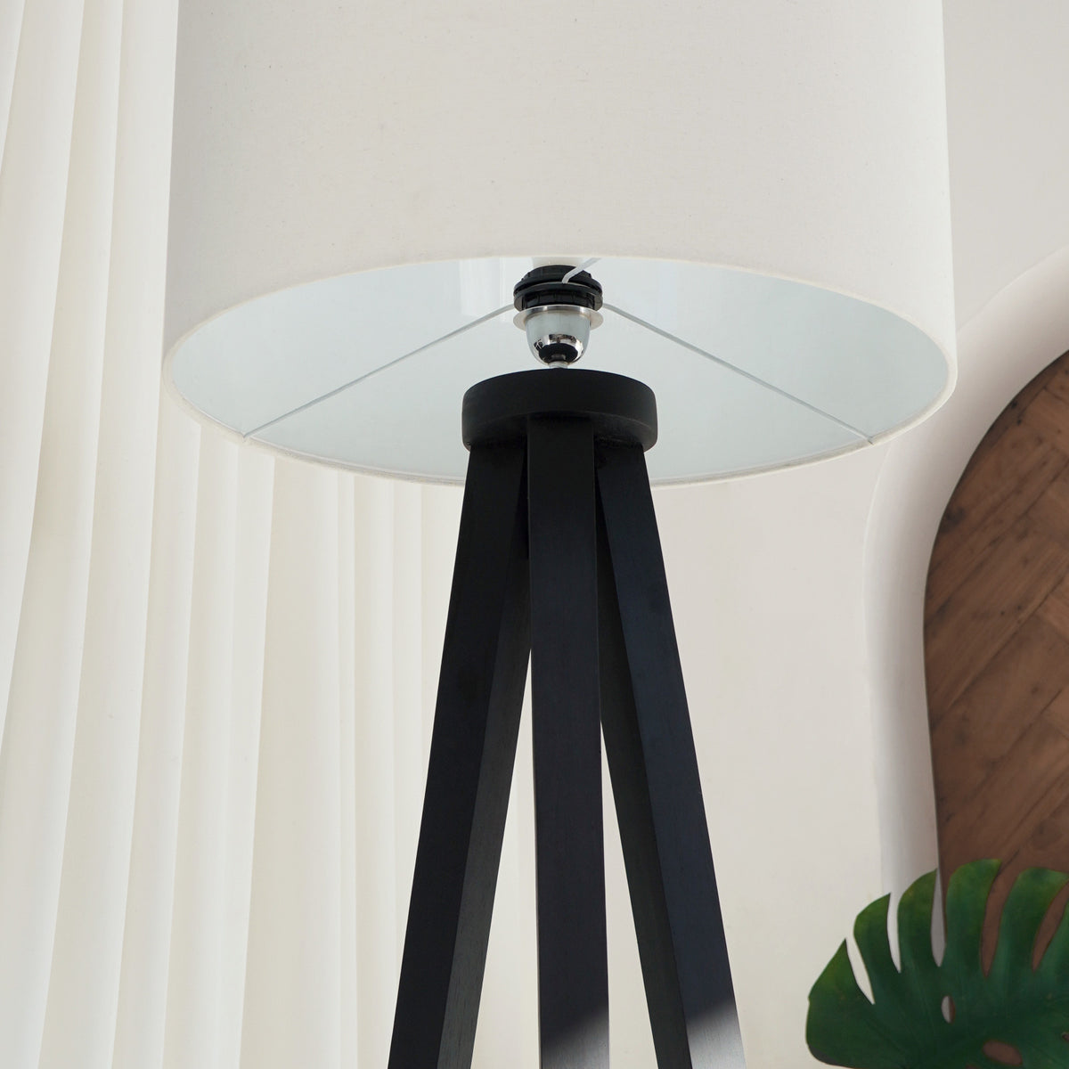 Teak floor lamp Alaula Standing – handmade in Bali, boho style