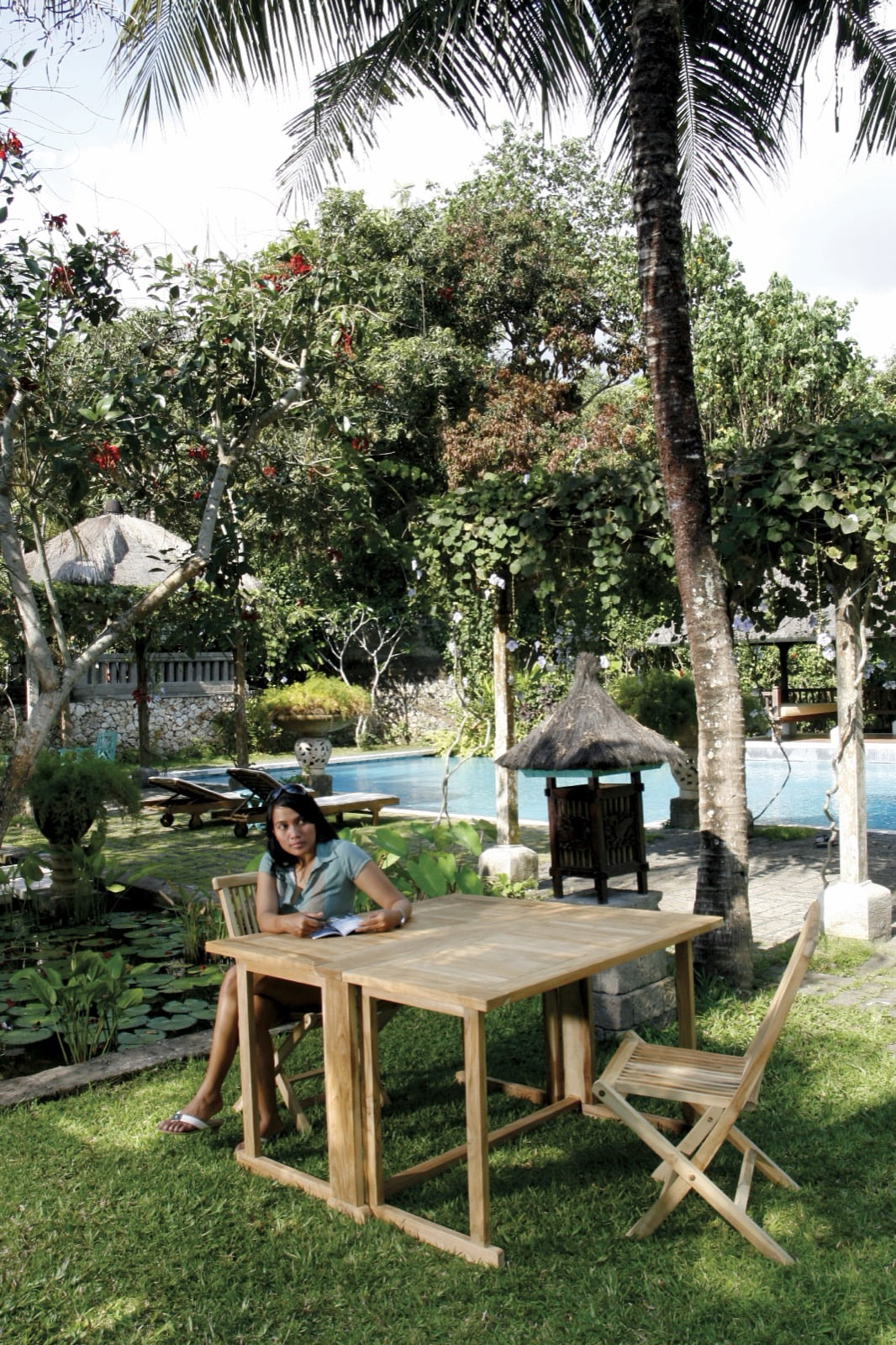 Modena folding table in natural materials – boho furniture by BaliSouk
