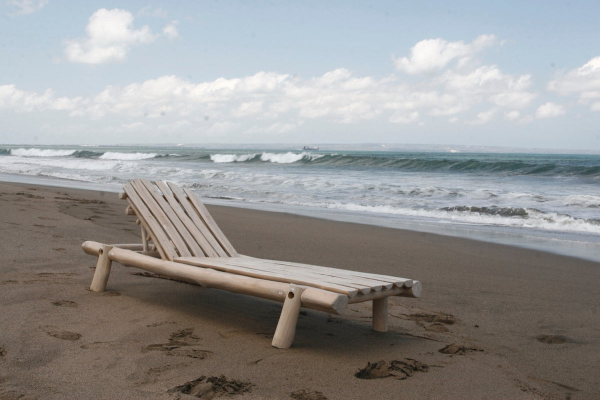 Teak branch sun lounger Maori – boho furniture handcrafted in Bali by BaliSouk
