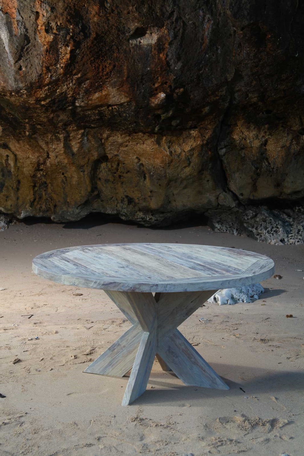 Rusteak table in natural materials – handmade boho furniture from Bali