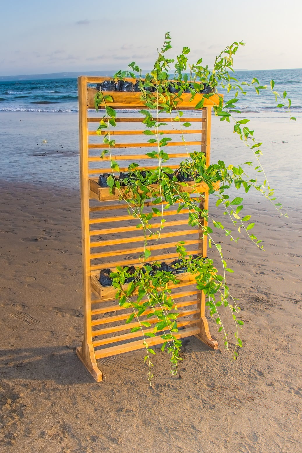 Sean plant stand in natural materials – handmade boho decor from Bali