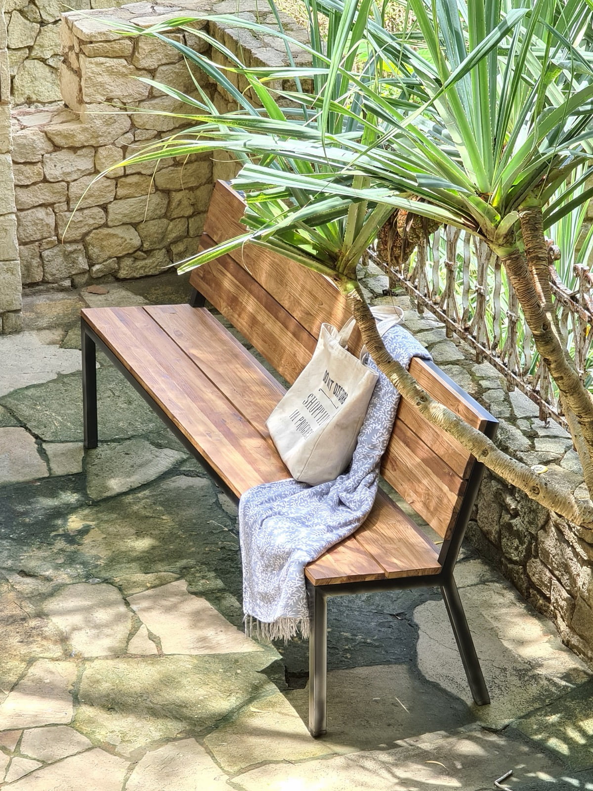 Lyon Open Slat bench in natural materials – handmade boho furniture from Bali
