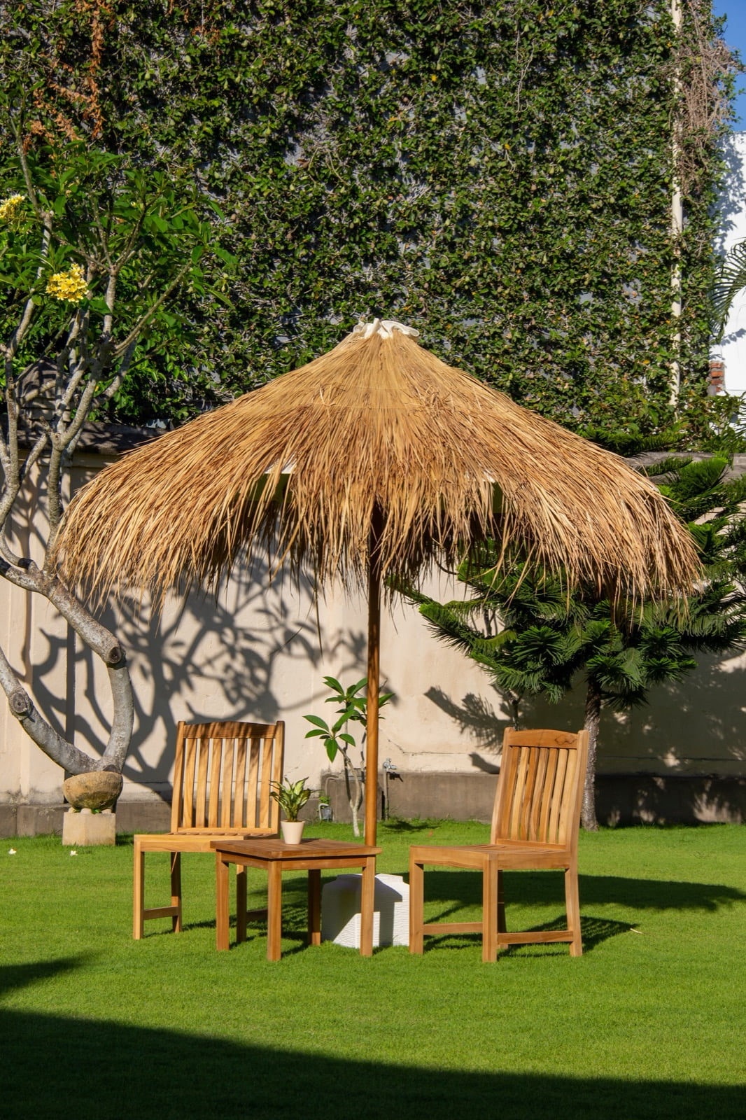 Alang-Alang umbrella base in natural materials – handmade boho furniture from Bali