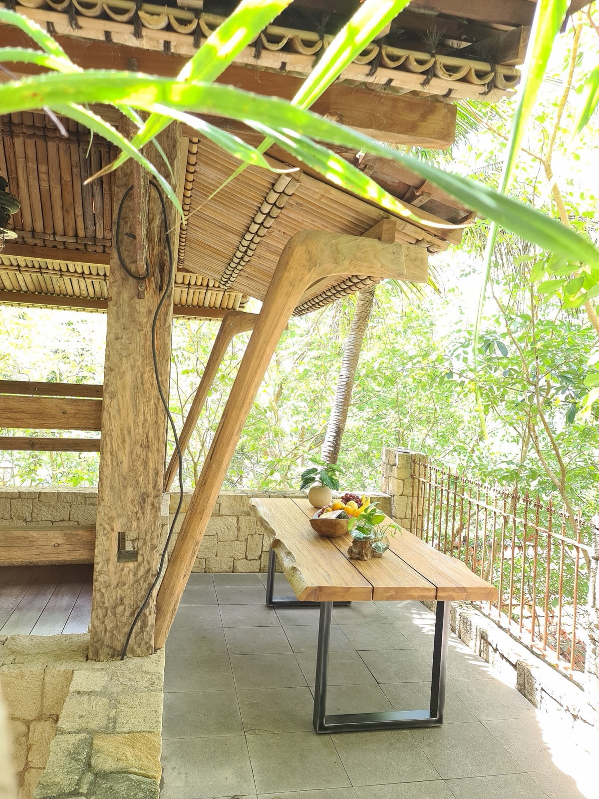 Teak table – Lyon Table Live Edge Open 3 Slat, natural natural materials in boho style