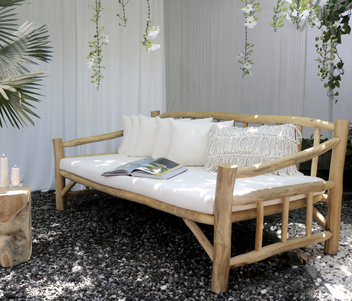 Mayorca Daybed With White Cushion