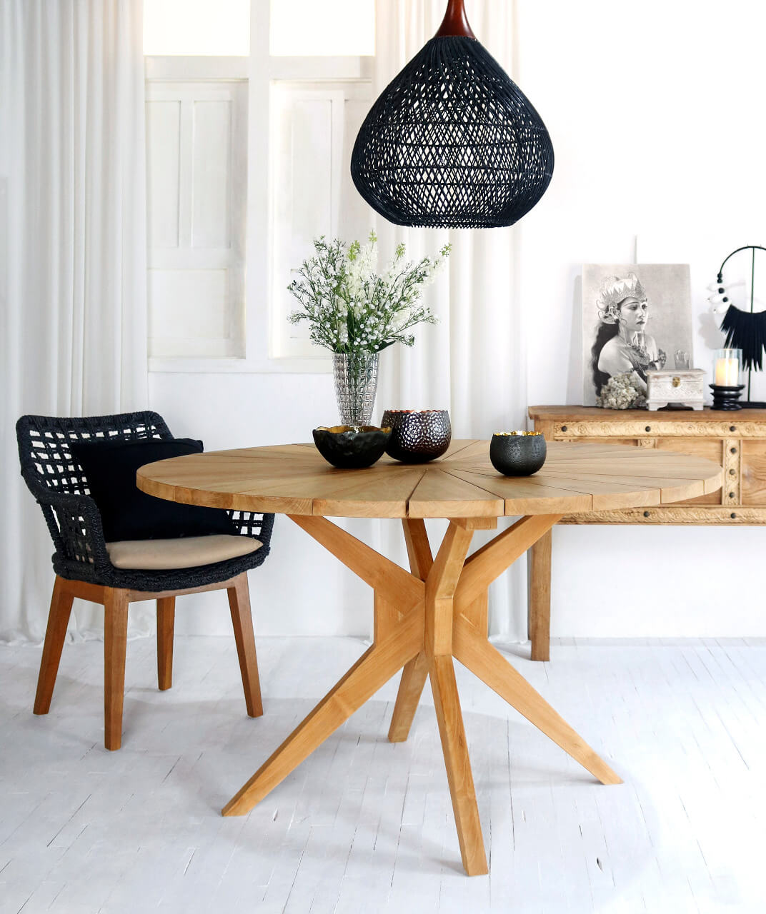 Leo Round Table  - Knock Down