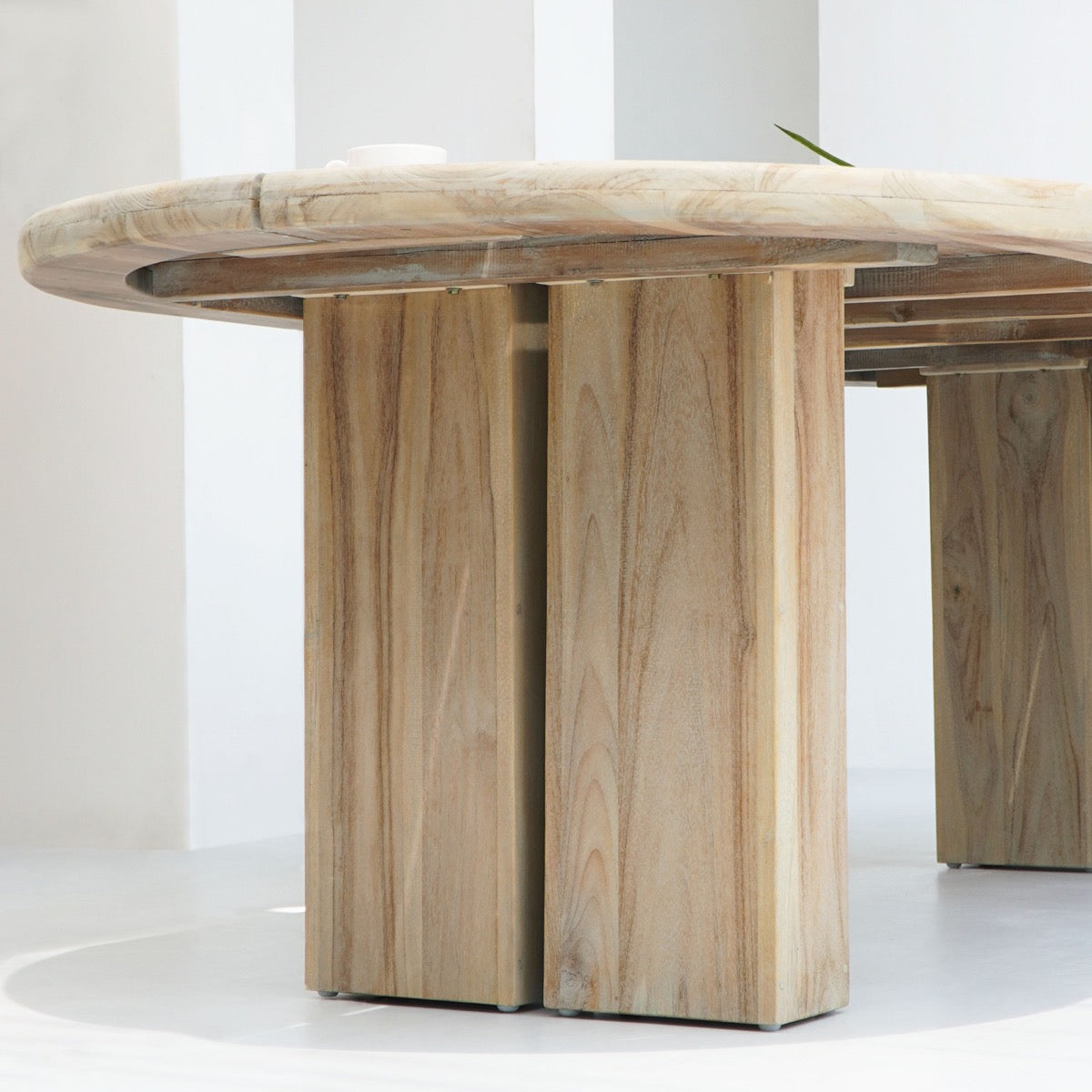 Lionel Oval Dining Table With Gap