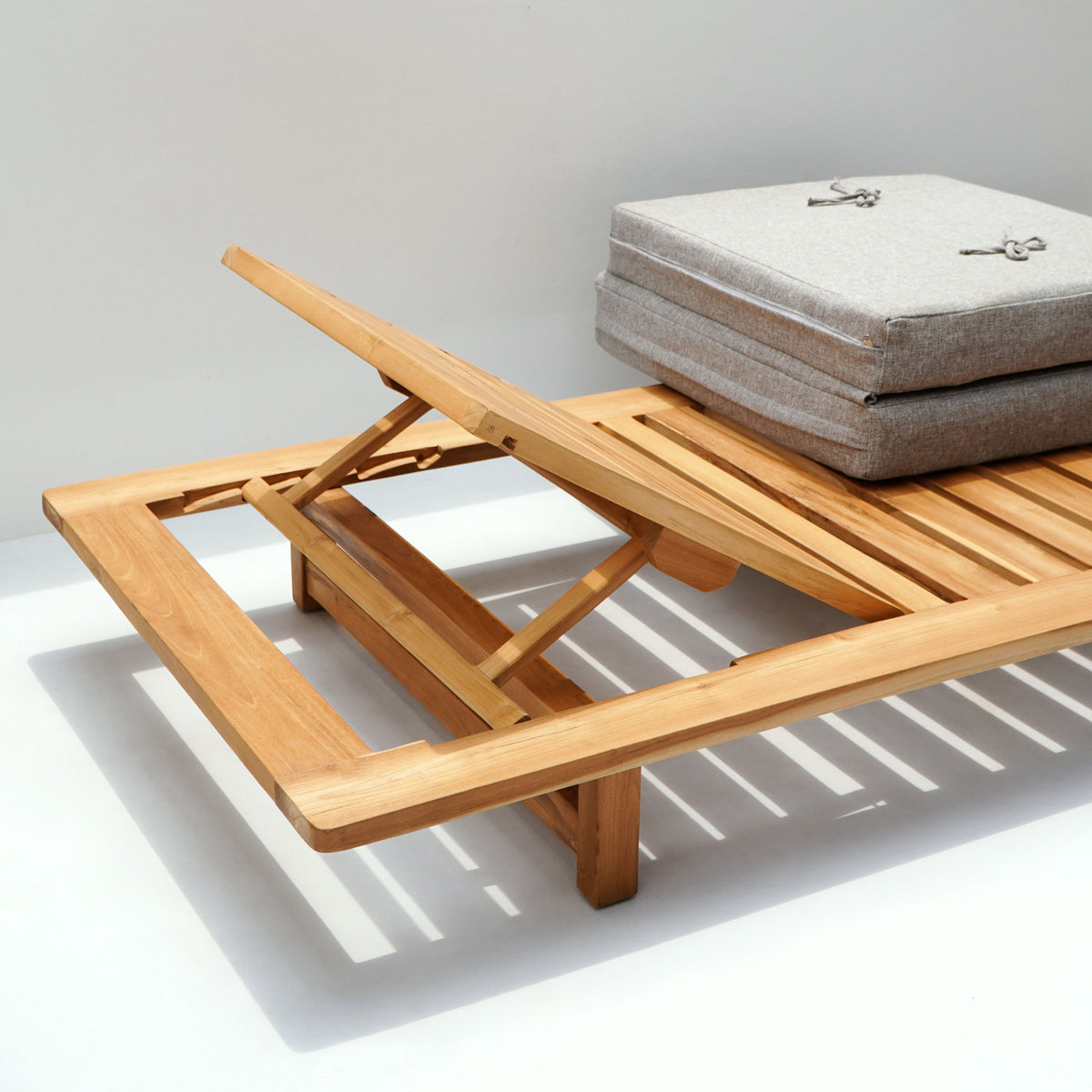 Teak sun lounger Lazio – boho furniture, handwoven and handmade in Bali