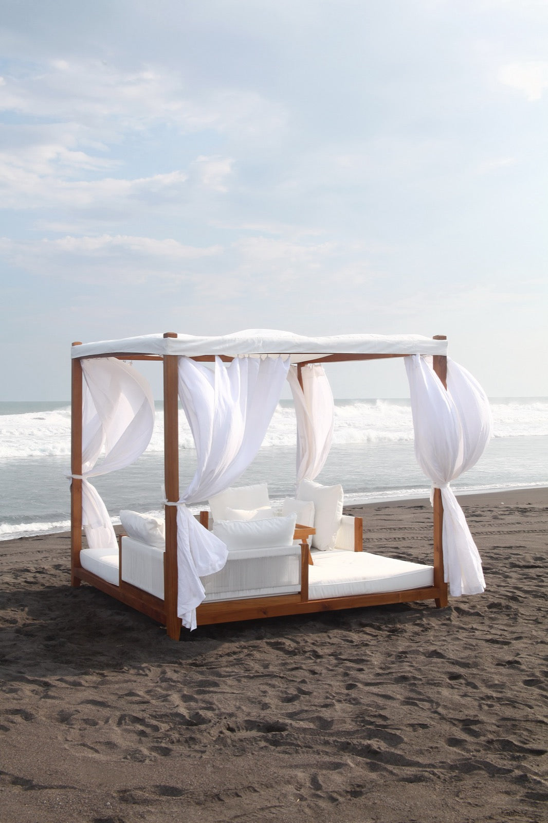 Ypatia Complete daybed in natural materials – handmade boho furniture from Bali