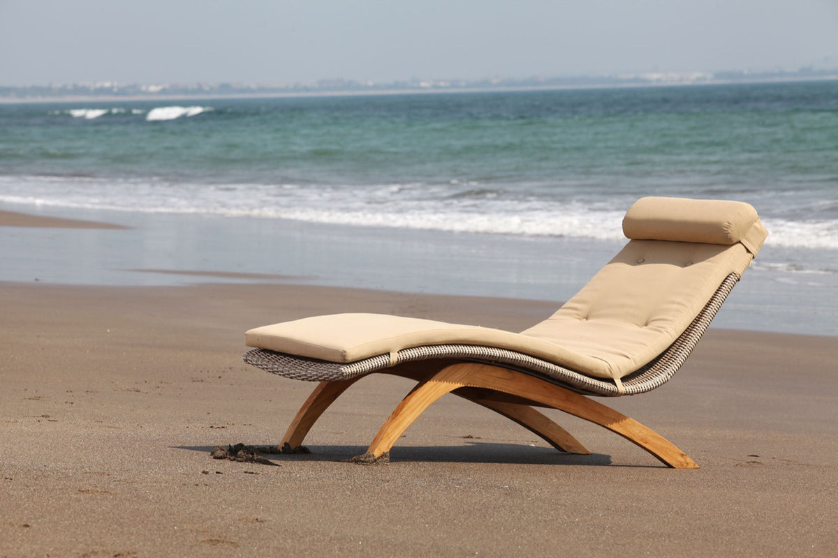 Santorini sun lounger in natural materials – handmade boho furniture from Bali