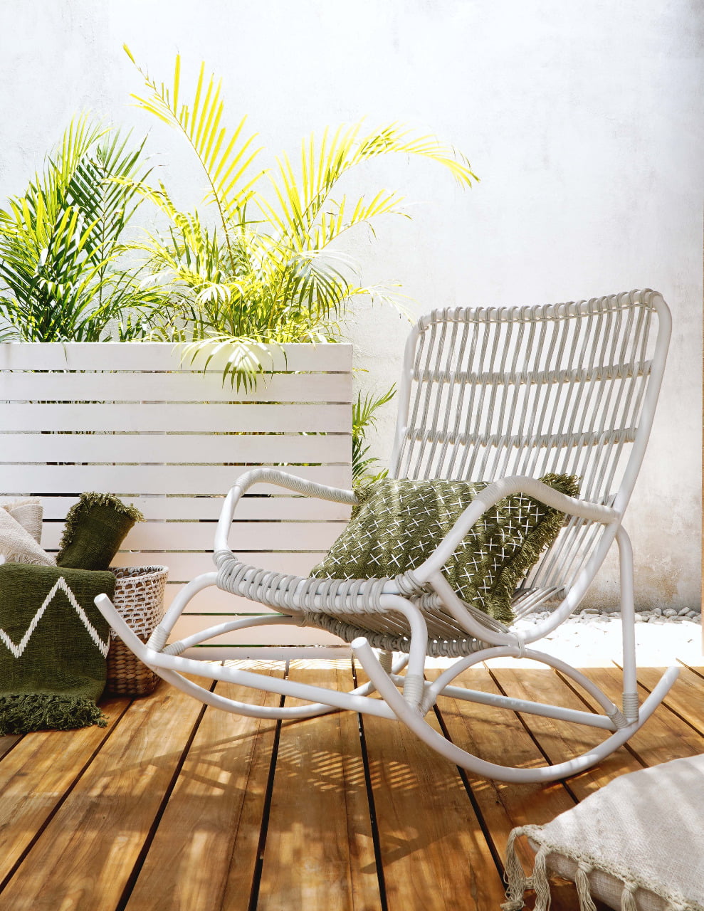 Naxos rocking chair in natural materials – handmade boho furniture from Bali