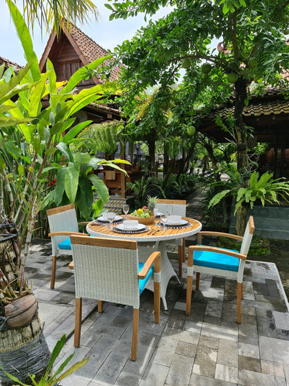 The Graciano table – natural materials, boho furniture handmade in Bali