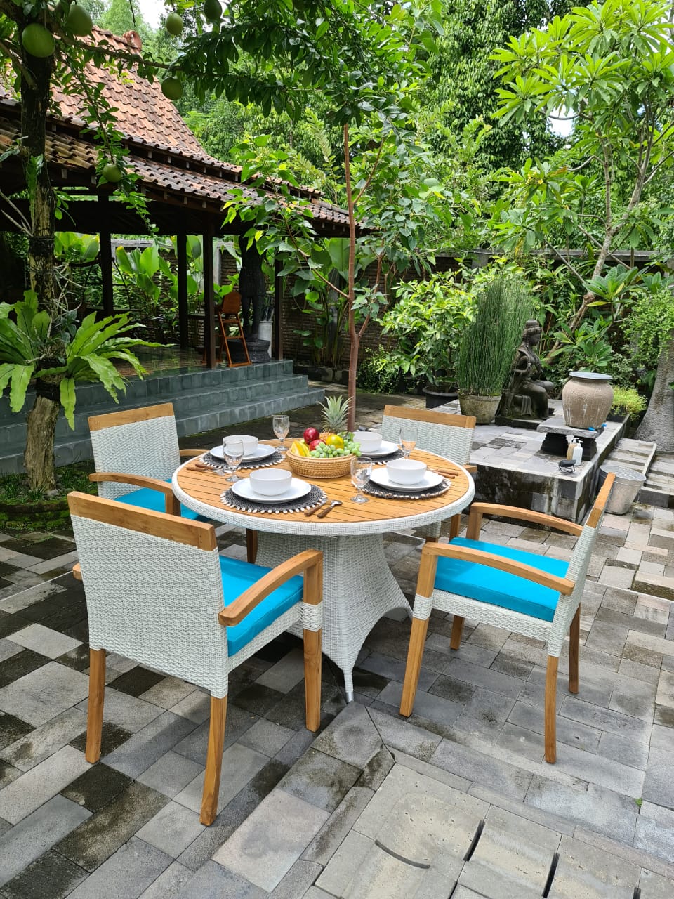 Synthetic rattan table Graciano – handmade in Bali, boho style