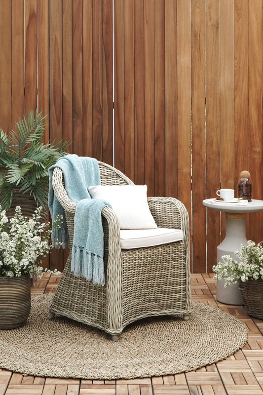 Bali Furniture – Exotic Armchair With White Cushion And White Pillow 40*40